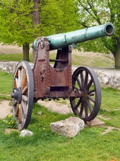 Подлинная историческая пушка в Тренчине, Словакия