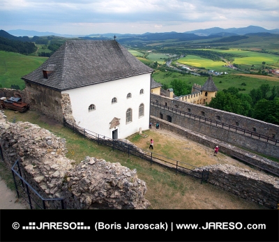 Utsikter från slottet Lubovna, Slovakien