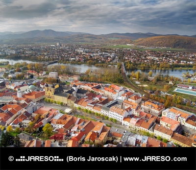 Flygfoto över Trencin stad, Slovakien