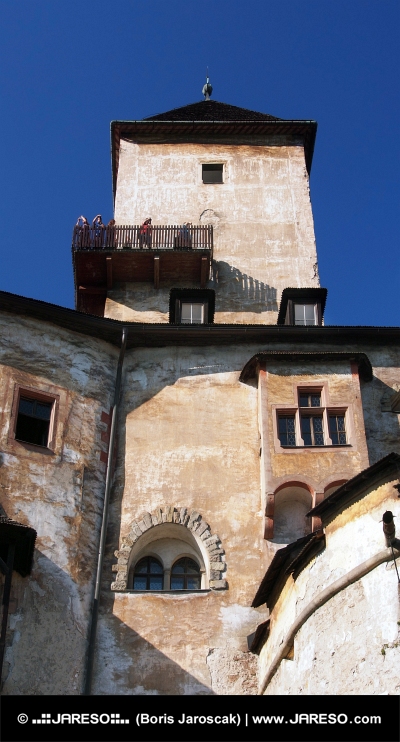 Torn och sightseeing däck på Orava Castle