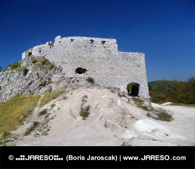 Massiva murar Cachtice slott, Slovakien