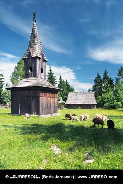 Leseni zvonik v muzej na prostem Pribylina